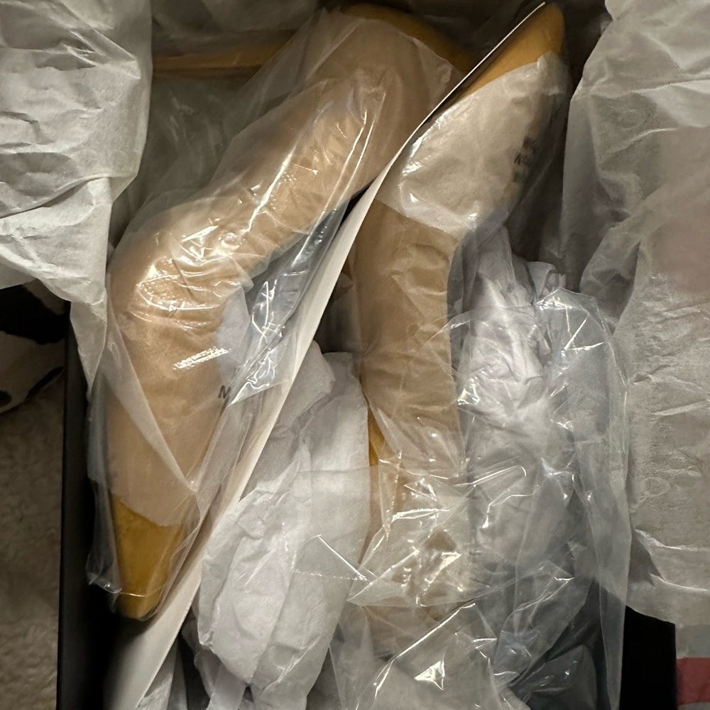Coach Mustard Yellow Pointed Heels - Picture 7 of 8